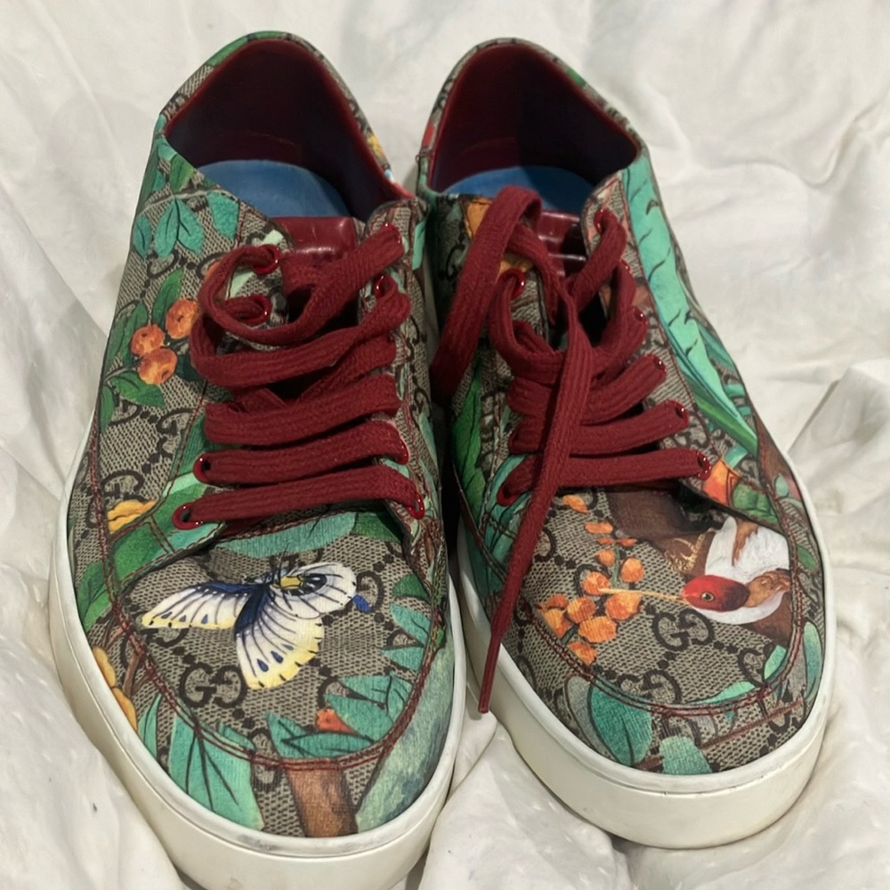 Authentic Gucci painted floral lace up shoe size 7.5 g new